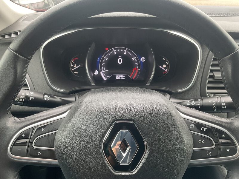 Fahrzeugabbildung Megane Limited 1.3 TCe 115 Bild 11 von 16