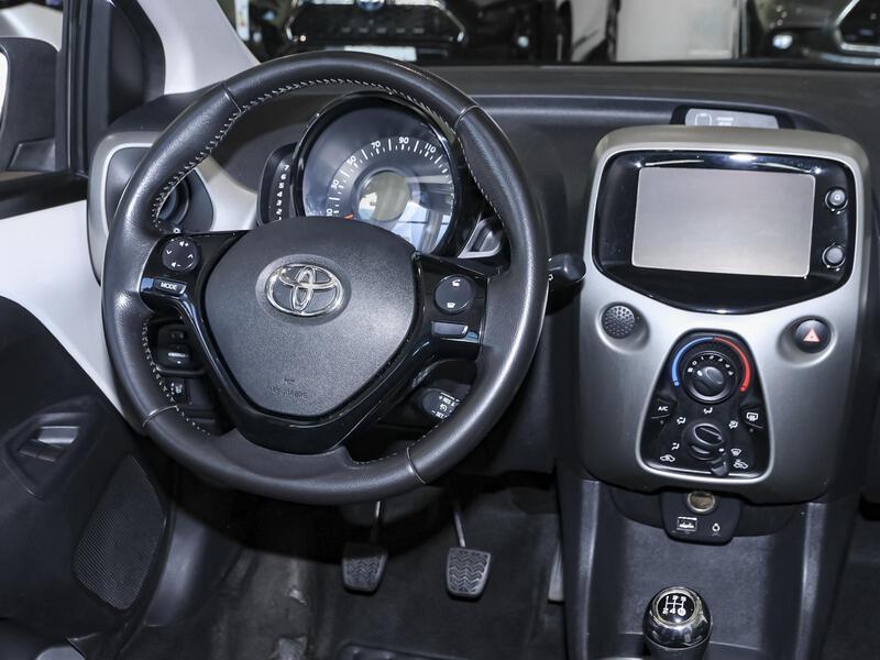 Fahrzeugabbildung Aygo X PDC KLIMA LM-Felgen BT ZV Bild 9 von 15