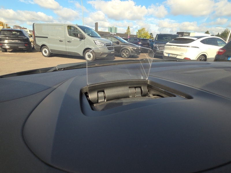 Fahrzeugabbildung Scenic Scenic IV 1.3 TCe 140 Black Edition+NAVI+KLIMA Bild 14 von 15