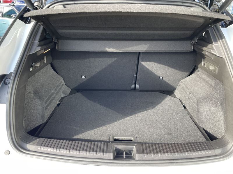 Fahrzeugabbildung Austral Esprit Alpine Full Hybrid E-Tech 200 Bild 34 von 42