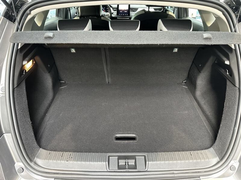 Fahrzeugabbildung Captur INTENS TCe 140 EDC Bild 23 von 50