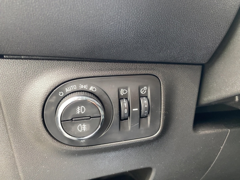 Fahrzeugabbildung Corsa 1.4 ON ecoFlex 90PS Bild 14 von 21