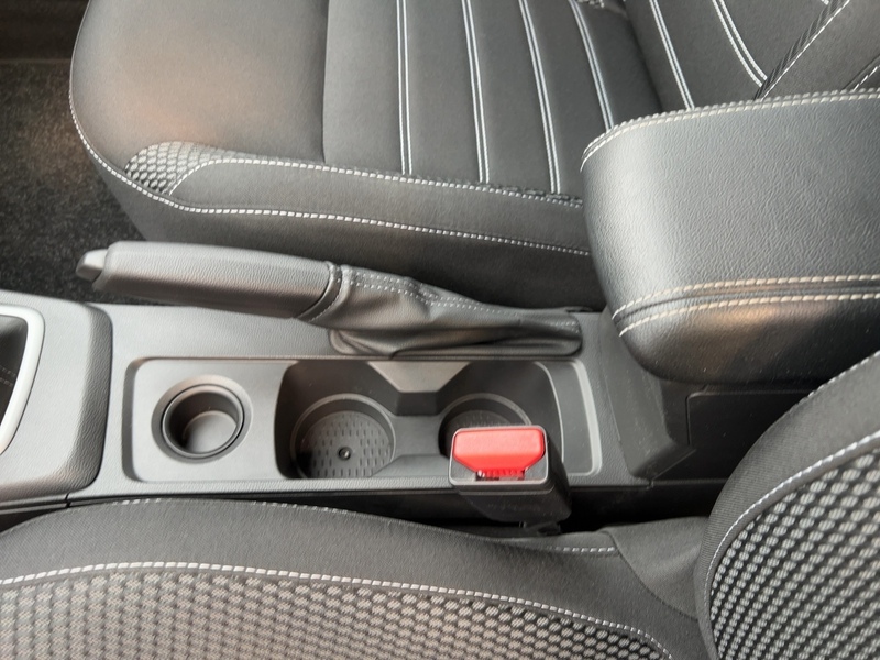 Fahrzeugabbildung Duster SHZ Rückfahrkamera PDC Bild 14 von 23