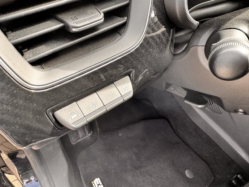 Fahrzeugabbildung Arkana NAVI+ACC+LEDER+SITZH Bild 16 von 23