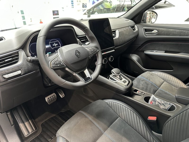 Fahrzeugabbildung Arkana Esprit Alpine 160 PS EDC Mild Hybrid Bild 35 von 50