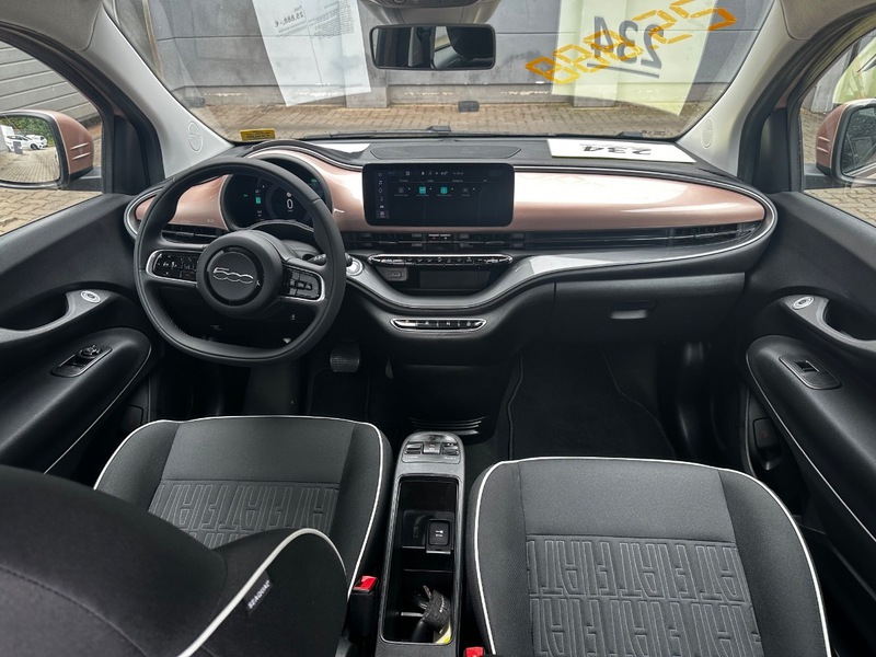 Fahrzeugabbildung 500e 42kWh 118PS Automatik Klimaautomatik DAB+ Bild 11 von 20