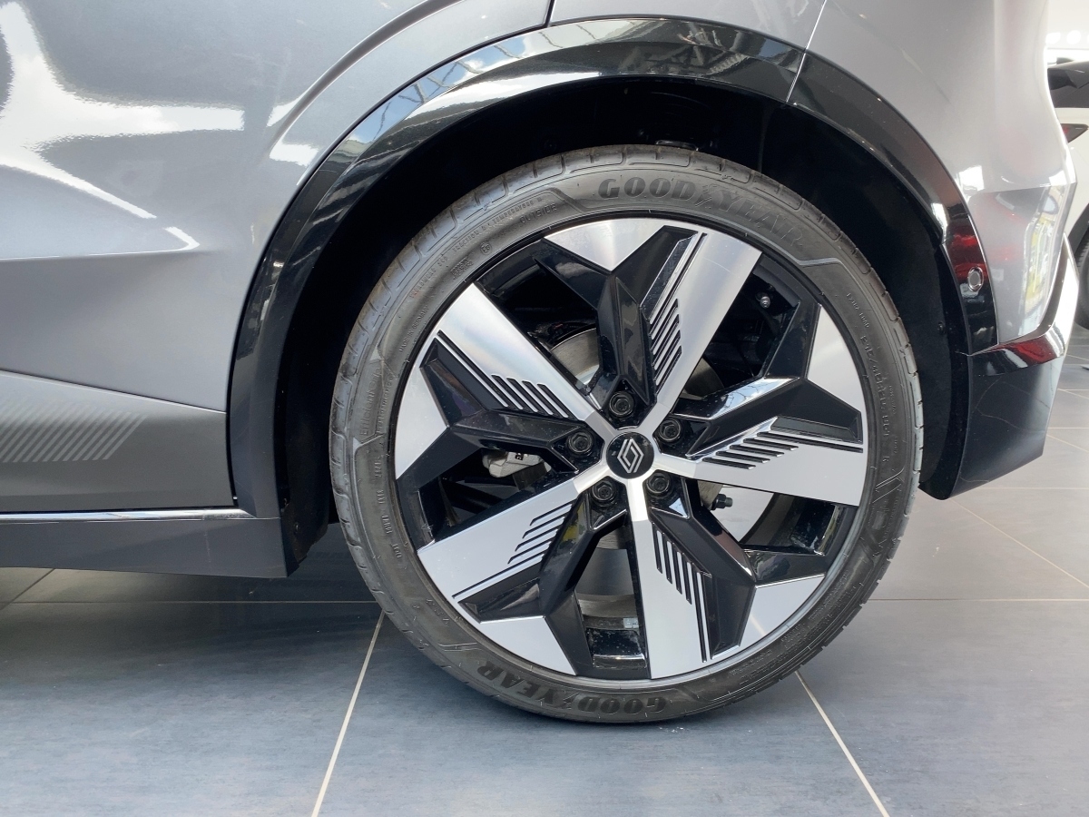 Renault Megane E-TECH – Bild 12