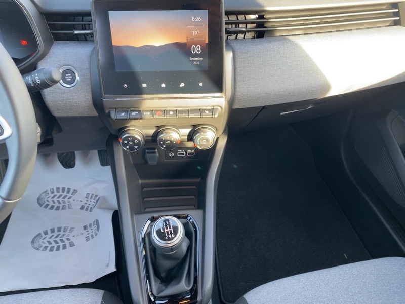Fahrzeugabbildung Clio EVOLUTION TCe 90 Bild 11 von 21