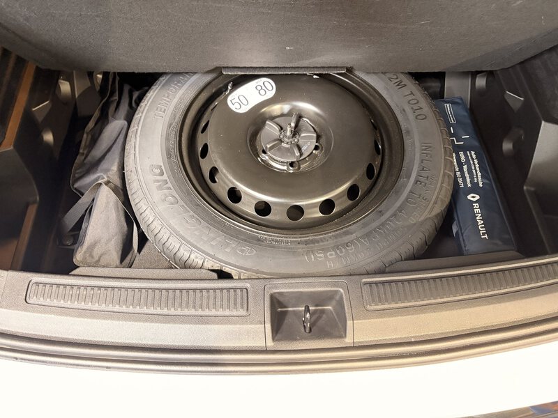 Fahrzeugabbildung Austral Techno Full Hybrid 200 PS Bild 26 von 50