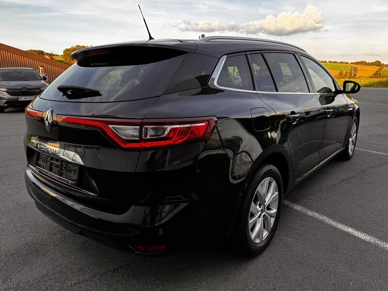 Fahrzeugabbildung Megane GRANDTOUR LIMITED TCE 140 Bild 4 von 19