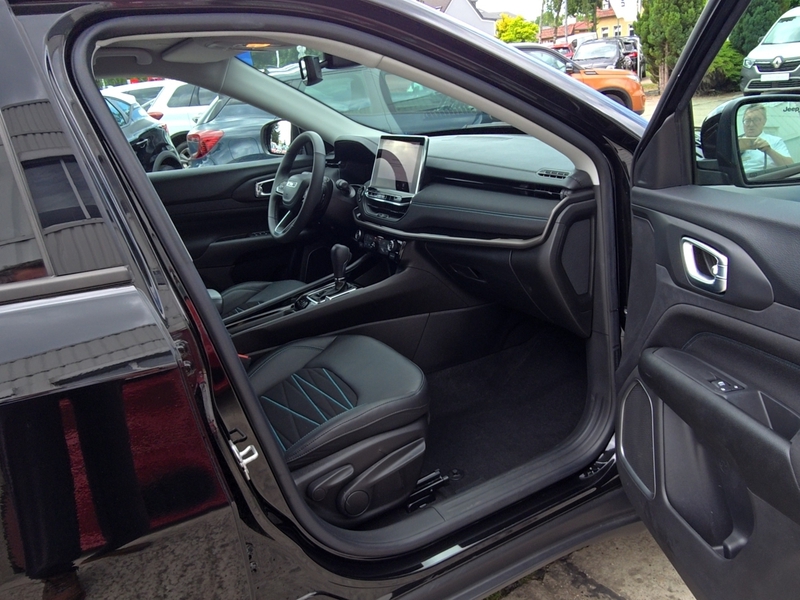 Fahrzeugabbildung Compass PHEV+ Upland Klima PDCKamera Bild 6 von 11