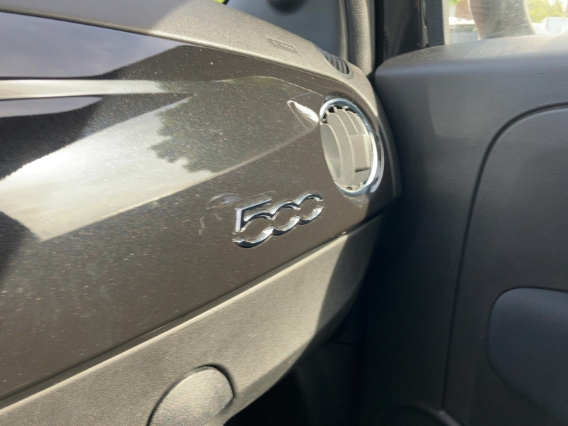 Fahrzeugabbildung 500C Cabrio 1.0 70PS Klima & DAB+ Radio Carplay Bild 18 von 20