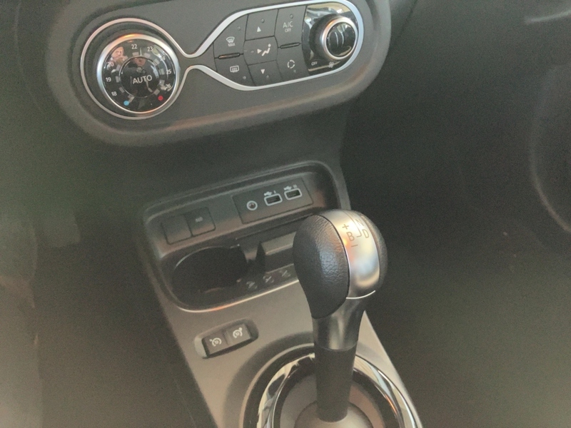 Fahrzeugabbildung Twingo E-TECH 100% elektrisch NAVI SHZ TEMPOMAT Bild 14 von 19