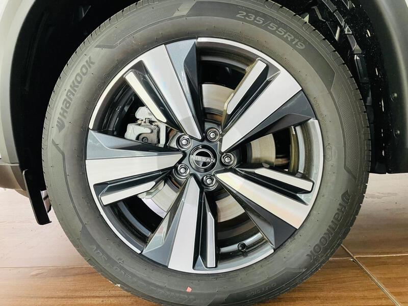 Fahrzeugabbildung X-Trail Automatik Bild 5 von 15