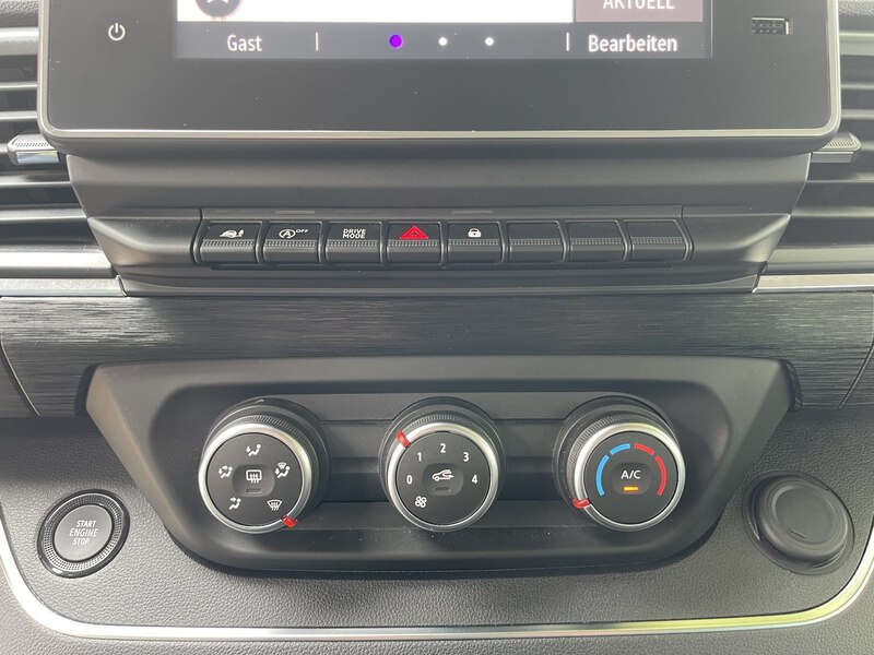 Fahrzeugabbildung Trafic Grand Combi Entry dCi 170 PS EDC Bild 37 von 41