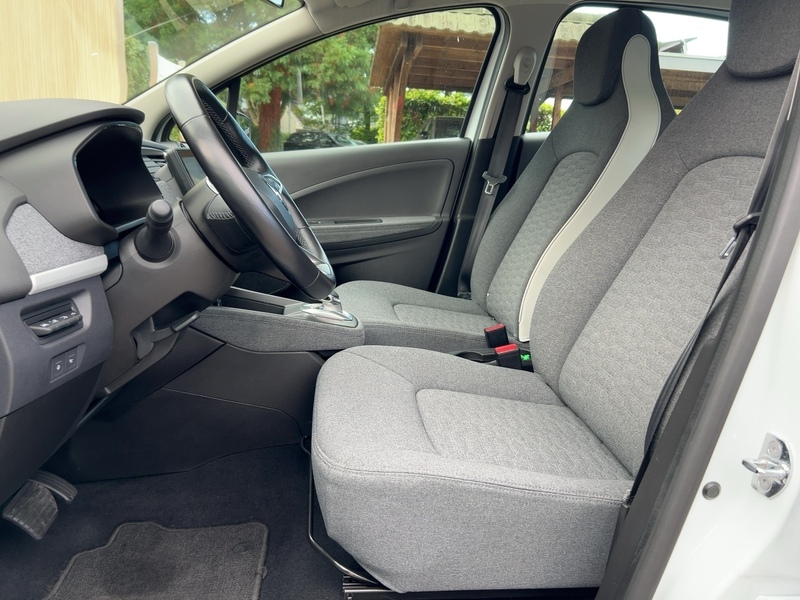 Fahrzeugabbildung Zoe R110 ZE50 Experience *CCS,Klima,SHZ,PDC,GJR* Bild 10 von 15
