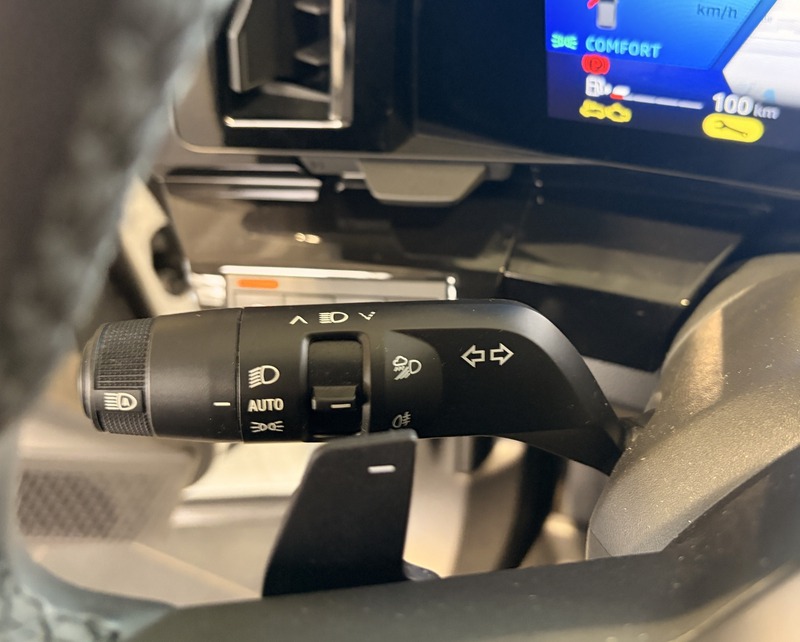 Fahrzeugabbildung Austral Techno Full Hybrid 200 PS Bild 35 von 50