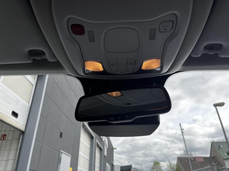 Fahrzeugabbildung Renegade Klima* Bild 18 von 19