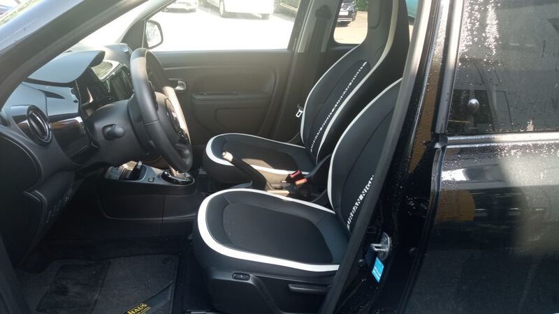 Fahrzeugabbildung Twingo Electric URBAN NIGHT Bild 7 von 11