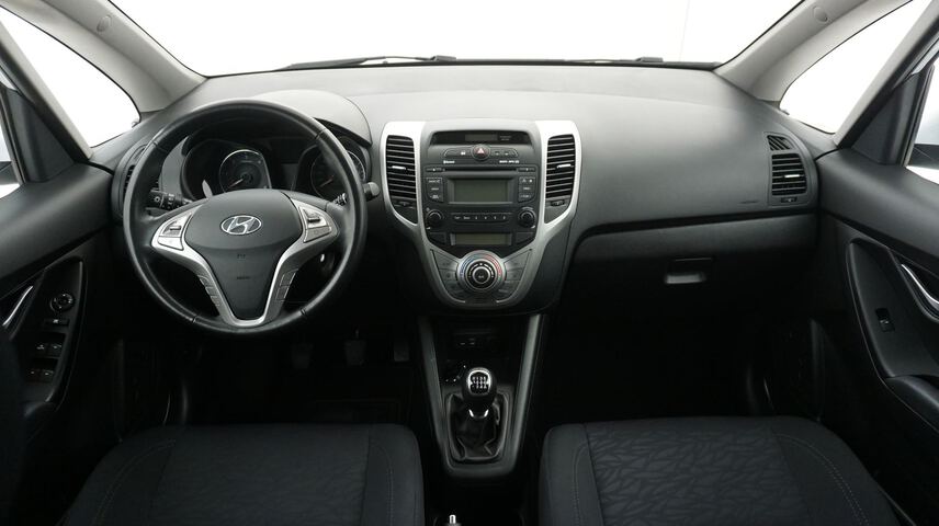 Inside ix20 Diesel  Polar White