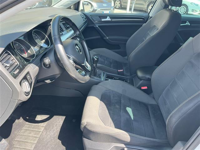 VOLKSWAGEN Golf 02641043_VO38043366