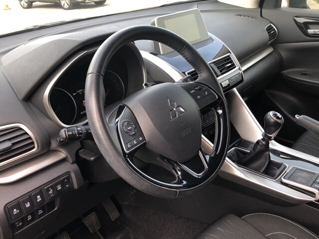 Inside Eclipse Cross  Marron