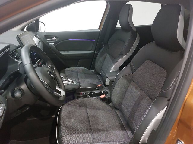 Inside Captur Híbrido Enchufable  Naranja Atakama con 