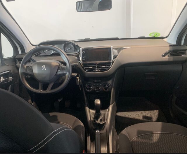 Inside 208 Diesel  BLANCO