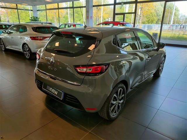 RENAULT Clio 04823019_VO38013042