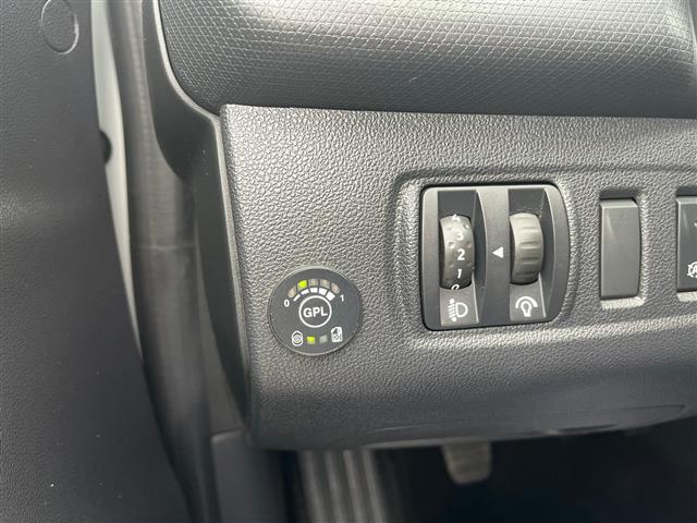 RENAULT Clio 02641139_VO38043366