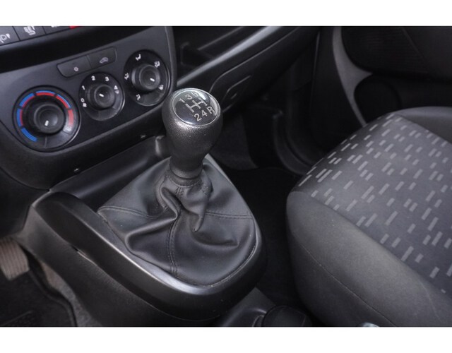 Inside Combo Combi Diesel  Plata