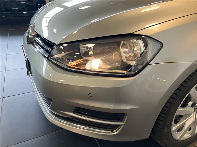 VOLKSWAGEN Golf 00985098_VO38023207
