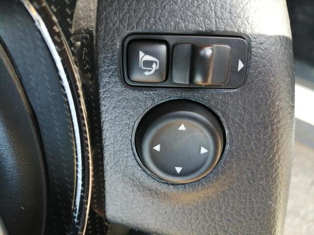 Inside X-Trail  Lunar White