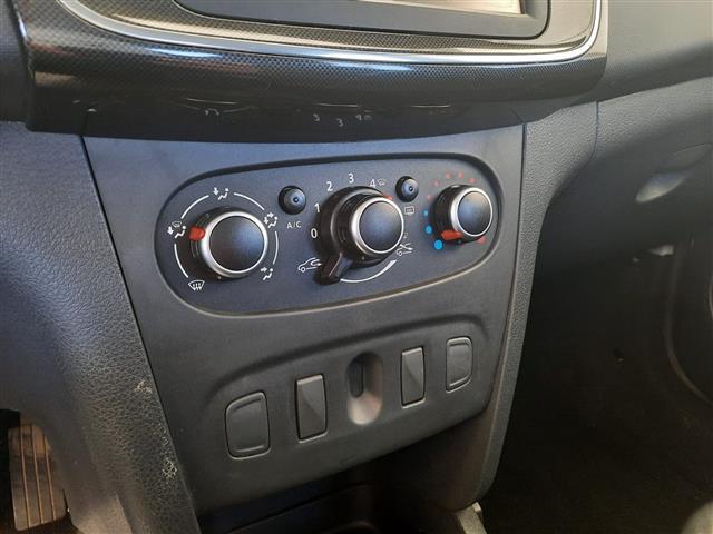 DACIA Sandero 02639432_VO38043366
