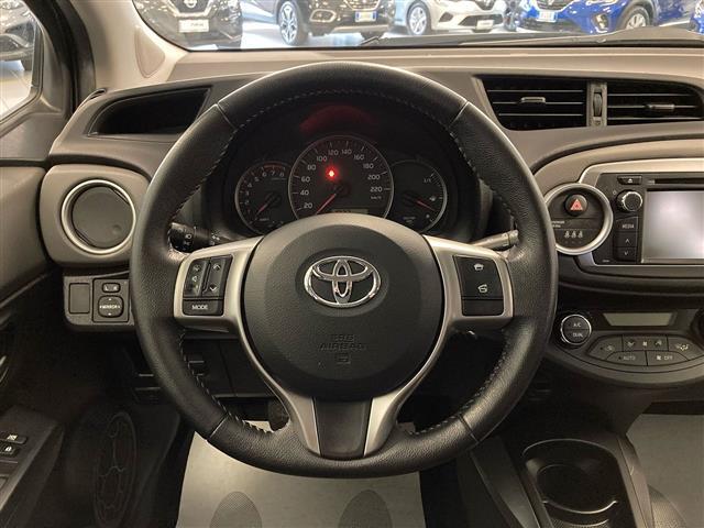 TOYOTA Yaris 00014618_VO38013022