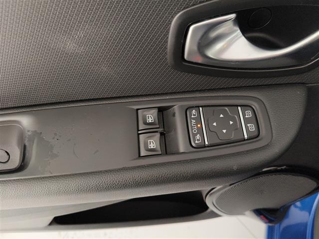 RENAULT Clio Sporter 00188529_VO38023507
