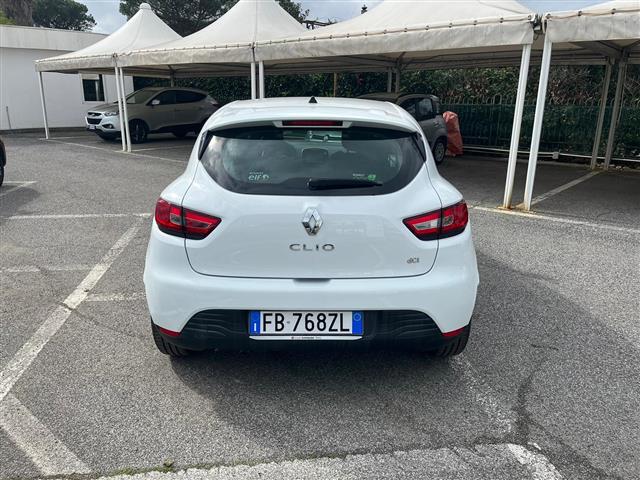 RENAULT Clio 02640127_VO38043366