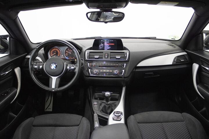 Inside Serie 1 F21 3p. Diesel  Platinsilber