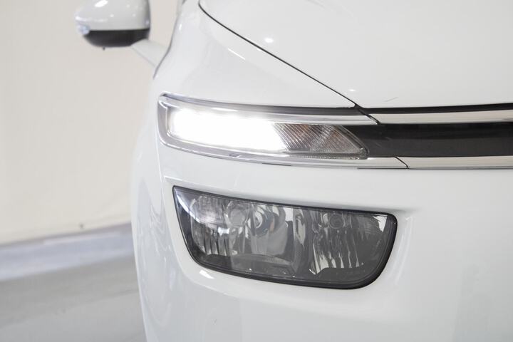Outside C4 Grand Picasso Diesel  Blanco Banquise