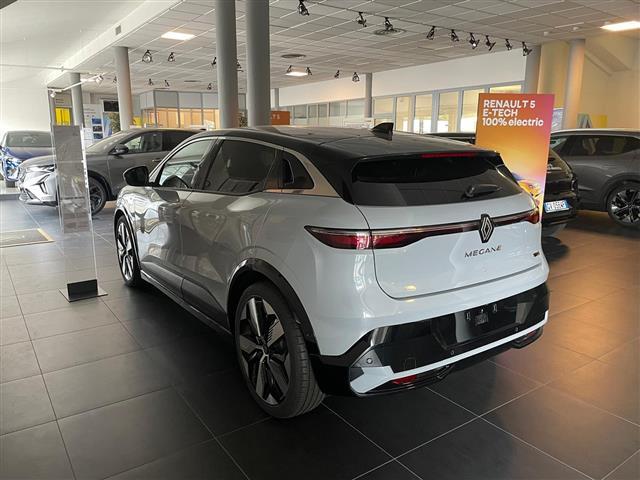 RENAULT Megane 00049758_VO38013022