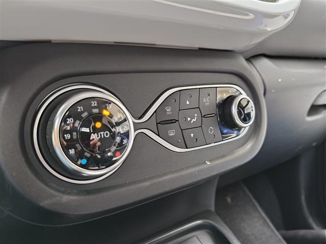 RENAULT Twingo 00012970_VO38013022