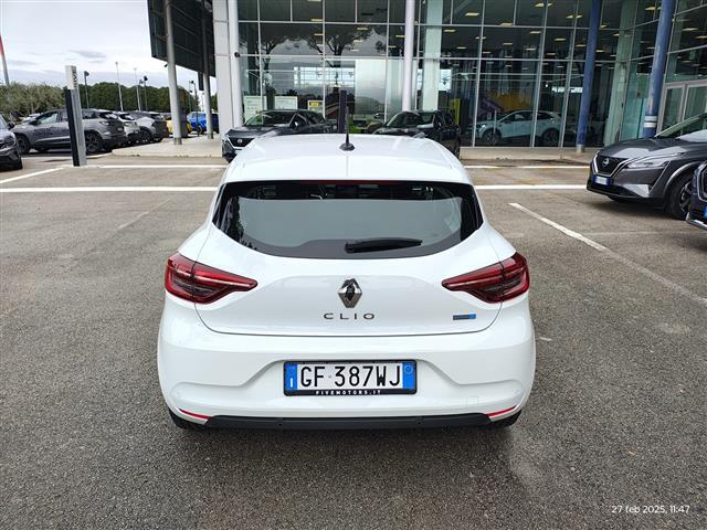 RENAULT Clio 00964689_VO38013353