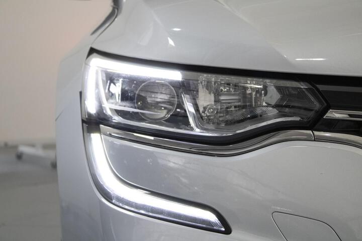 Outside Talisman Sport Tourer Diesel  Gris Platino