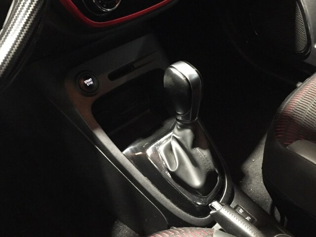 Inside Captur  Rojo Deseo con techo