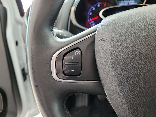 Inside Clio Sport Tourer Diesel  BLANC GLACIER