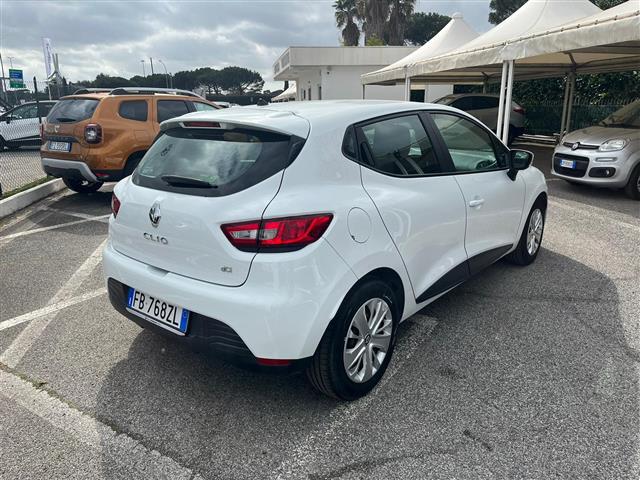 RENAULT Clio 02640127_VO38043366