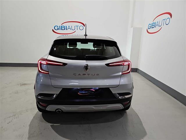 RENAULT Captur 02415999_VO38013170