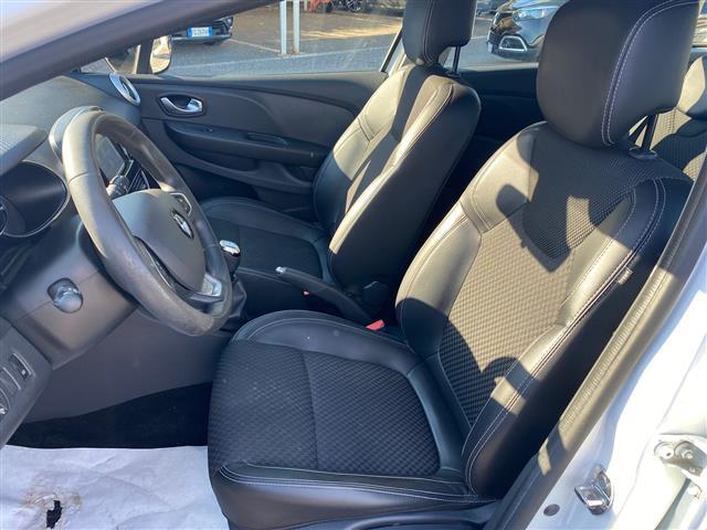 RENAULT Clio Sporter 02640112_VO38043366