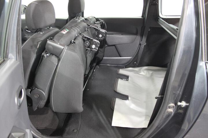 Inside Lodgy  Gris Cometa