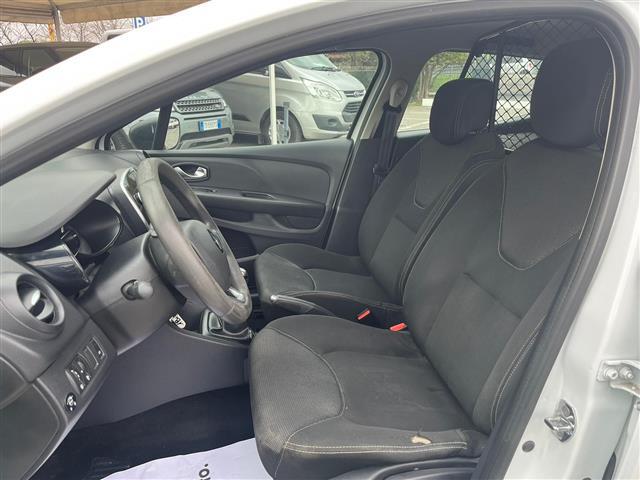 RENAULT Clio 02641139_VO38043366
